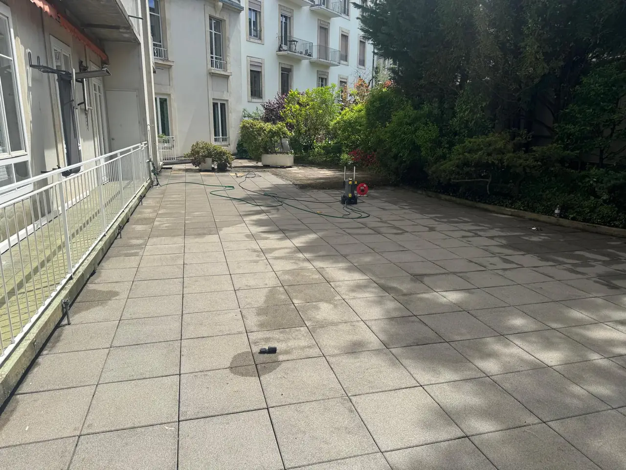 Sol extérieur nettoyé à Vernier